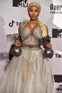 Trinidad and Tobago singer Nicki Minaj poses for the photographers after receiving the Best Hip-Hop Artist Award and the Best Look Award during the 2018 MTV Europe Music Awards at Bilbao Exhibition Centre, in Bilbao, Basque Country, Spain, 04 November 2018. 2018 MTV Europe Music Awards in Bilbao !ACHTUNG: NUR REDAKTIONELLE NUTZUNG!  Copyright: xMiguelxTonax GRAF1269 20181105-636769746654433583