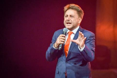 Wolfgang Lippert auf Tour: ???Wiedersehen mit Freunden ??? Die Legenden sind zurück??? Große Schlagerparty im Kulturhaus Gotha mit Legenden des Showbusiness wie Wolfgang Lippert, Frank Schöbel und Band, Hans-Jürgen Beyer, Monika Herz und Sohn David, Eva Maria Pieckert und Angelika Lütte Mann., Gotha Thüringen Deutschland *** Wolfgang Lippert on tour Reunion with friends The legends are back Big pop party in the Kulturhaus Gotha with legends of show business like Wolfgang Lippert Frank Schöbel and band Hans Jürgen Beyer Monika Herz and son David Eva Maria Pieckert and Angelika Lütte Mann Gotha Thuringia Germany
