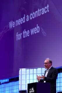 IMAGO History, 250 Jahre USA, Digitales Zeitalter: Entwicklung des Internets und Aufstieg von Silicon Valley November 5, 2018 - Lisbon, Portugal - World Wide Web s Inventor and Web Foundation s Founding Director Tim Berners-Lee speaks during the Web Summit 2018 in Lisbon, Portugal on November 5, 2018. Lisbon Portugal - ZUMAf123 20181105_zap_f123_001 Copyright: xPedroxFiuzax