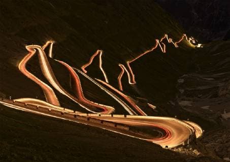 News Bilder des Tages Passstrasse, Stilfser Joch in Suedtirol, Italien, Nachtaufnahme Copyright: xMEVx ALLMV145035
