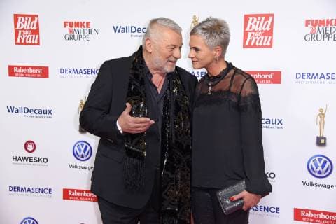 Heinz Hoenig mit Ehefrau Annika Kaersten bei der Verleihung Die Goldene Bild der Frau im Stage Operettenhaus in Hamburg am 07.11.2018