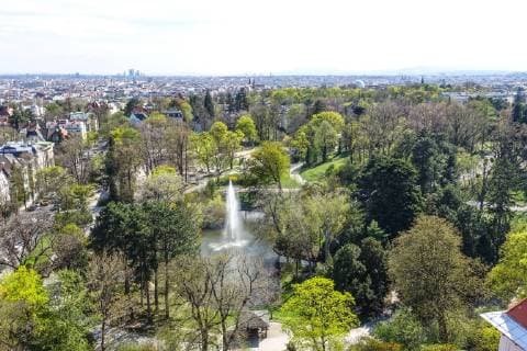 Wien, 18. Bezirk, Türkenschanzpark, Drohnenaufnahme *** Vienna 18 district Türkenschanzpark drone recording