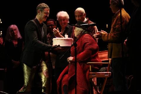 Nov 7, 2018 - Los Angeles, California, U.S. - JONI MITCHELL greets an enthusiastic audience after the Los Angeles Music Center performance celebrating her 75th birthday. Show producer JORN WEISBRODT presents Mitchell with her birthday cake onstage after the show. Los Angeles U.S. - ZUMAs234 20181107_jlr_s234_003 Copyright: xIrisxSchneiderx