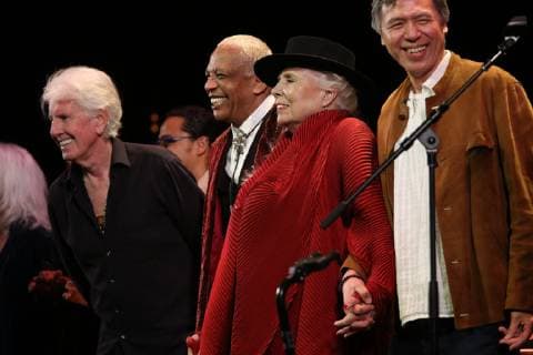 Nov 7, 2018 - Los Angeles, California, U.S. - JONI MITCHELL greets an enthusiastic audience after the Los Angeles Music Center performance celebrating her 75th birthday. Los Angeles U.S. - ZUMAs234 20181107_jlr_s234_009 Copyright: xIrisxSchneiderx