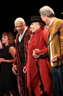 Nov 7, 2018 - Los Angeles, California, U.S. - JONI MITCHELL greets an enthusiastic audience after the Los Angeles Music Center performance celebrating her 75th birthday. Los Angeles U.S. - ZUMAs234 20181107_jlr_s234_005 Copyright: xIrisxSchneiderx