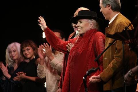 Nov 7, 2018 - Los Angeles, California, U.S. - JONI MITCHELL greets an enthusiastic audience after the Los Angeles Music Center performance celebrating her 75th birthday. Los Angeles U.S. - ZUMAs234 20181107_jlr_s234_010 Copyright: xIrisxSchneiderx