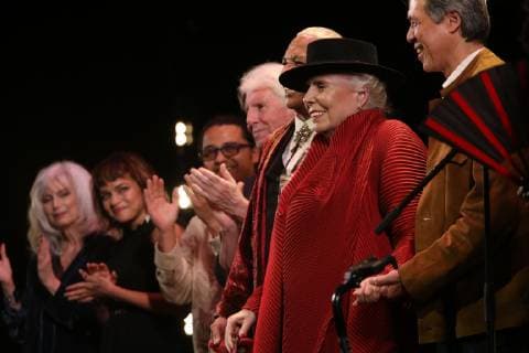 Nov 7, 2018 - Los Angeles, California, U.S. - JONI MITCHELL greets an enthusiastic audience after the Los Angeles Music Center performance celebrating her 75th birthday. Los Angeles U.S. - ZUMAs234 20181107_jlr_s234_011 Copyright: xIrisxSchneiderx