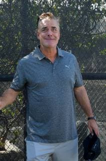 FORT LAUDERDALE, FL - NOVEMBER 09: Sex In The City Actor Chris Noth playing tennis on November 9, 2018, in Fort Lauderdale, Florida...People: Chris Noth Fort Lauderdale United States Of America - ZUMAs214 20181109_zba_s214_034 Copyright: xSMGx