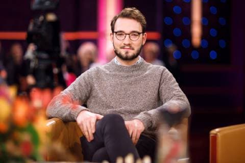 MDR - Riverboat. Autor Lukas Rietzschel anläßlich der Aufzeichnung der MDR - Talkshow Riverboat am 09.11.2018 im Studio 3 der Mediacity Leipzig. 20181109SFL0050 *** MDR Riverboat Author Lukas Rietzschel on the occasion of the recording of the MDR talk show Riverboat on 09 11 2018 in Studio 3 of Mediacity Leipzig 20181109SFL0050