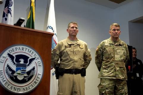 USA, Soldaten an der Grenze zu Mexiko Hunter Davis,Director Air and Marine Operations, San Diego sector during a press conference to discuss the recent arrival of U.S. troops to the U.S.-Mexico border in San Diego, California, USA., on 09 November 2018. The recently arrived troops are part of Operation Secure Line, President Trump s order to send troops to the U.S.-Mexico border in response to a caravan of Central American migrants fleeing violence and traveling north to seek asylum in the U.S. Operative Safe Line that is implemented in the border to respond to the migrant caravan !ACHTUNG: NUR REDAKTIONELLE NUTZUNG!  Copyright: xDavidxMaungx AME1660 20181110-636774226943927703