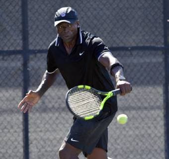 FORT LAUDERDALE, FL - NOVEMBER 09:Seal playing tennis on November 9, 2018, in Fort Lauderdale, Florid Copyright: xHoo-Me.comx xMediapunchx