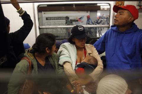 Members of the caravan of Central American migrants prepare to leave Mexico City, Mexico, and resume their journey to the United States, 10 November 2018. After failing to get the UN to provide free transportation, thousands of migrants from the caravan of Central Americans camped in Mexico City agreed to prepare to leave the capital on Saturday and resume their march on foot to the United States. Groups of migrants, mostly young, did not comply with this decision and left early in the morning for Queretaro, north of the capital, although most of the approximately 5,000 people in the caravan remained in the camp, following the indications of Pueblo Sin Fronteras, the organization that accompanies them. Migrants resume their march to the US with reproaches to UN !ACHTUNG: NUR REDAKTIONELLE NUTZUNG! Copyright: xSashenkaxGutierrezx AME1794 20181110-636774702917432883