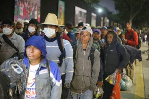 Members of the caravan of Central American migrants prepare to leave Mexico City, Mexico, and resume their journey to the United States, 10 November 2018. After failing to get the UN to provide free transportation, thousands of migrants from the caravan of Central Americans camped in Mexico City agreed to prepare to leave the capital on Saturday and resume their march on foot to the United States. Groups of migrants, mostly young, did not comply with this decision and left early in the morning for Queretaro, north of the capital, although most of the approximately 5,000 people in the caravan remained in the camp, following the indications of Pueblo Sin Fronteras, the organization that accompanies them. Migrants resume their march to the US with reproaches to UN !ACHTUNG: NUR REDAKTIONELLE NUTZUNG! Copyright: xSashenkaxGutierrezx AME1819 20181110-636774706745256028