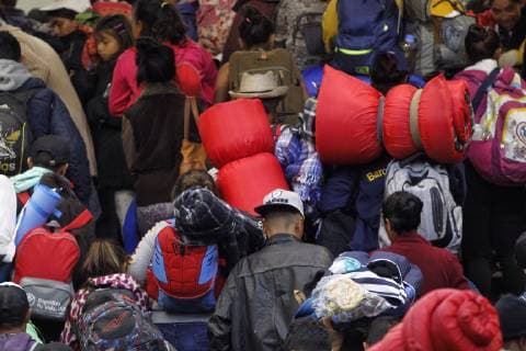 Members of the caravan of Central American migrants prepare to leave Mexico City, Mexico, and resume their journey to the United States, 10 November 2018. After failing to get the UN to provide free transportation, thousands of migrants from the caravan of Central Americans camped in Mexico City agreed to prepare to leave the capital on Saturday and resume their march on foot to the United States. Groups of migrants, mostly young, did not comply with this decision and left early in the morning for Queretaro, north of the capital, although most of the approximately 5,000 people in the caravan remained in the camp, following the indications of Pueblo Sin Fronteras, the organization that accompanies them. Migrants resume their march to the US with reproaches to UN !ACHTUNG: NUR REDAKTIONELLE NUTZUNG! Copyright: xSashenkaxGutierrezx AME1806 20181110-636774707379141696