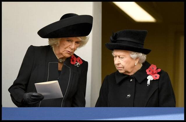 . 11 11 2018. London, United Kingdom. Remembrance Sunday and the Centenary of the Armistice. Queen Elizabeth II accompanied by members of the Royal family including Prince Charles, Prince of Wales and Camilla, The Duchess of Cornwall, Prince William, Duke of Cambridge and Catherine, The Duchess of Cambridge, Prince Harry, The Duke of Sussex and Meghan, The Duchess of Sussex , attend the Remembrance Sunday service at The Cenotaph in central London on the Centenary of the end of the First World War. xAndrewxParsonsx xi-Imagesx IIM-18831-0022