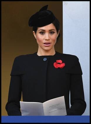 . 11 11 2018. London, United Kingdom. Remembrance Sunday and the Centenary of the Armistice. Queen Elizabeth II accompanied by members of the Royal family including Prince Charles, Prince of Wales and Camilla, The Duchess of Cornwall, Prince William, Duke of Cambridge and Catherine, The Duchess of Cambridge, Prince Harry, The Duke of Sussex and Meghan, The Duchess of Sussex , attend the Remembrance Sunday service at The Cenotaph in central London on the Centenary of the end of the First World War. xAndrewxParsonsx xi-Imagesx IIM-18831-0039