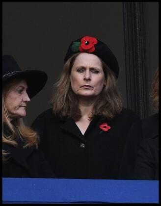 . 11 11 2018. London, United Kingdom. Remembrance Sunday and the Centenary of the Armistice. Queen Elizabeth II accompanied by members of the Royal family including Prince Charles, Prince of Wales and Camilla, The Duchess of Cornwall, Prince William, Duke of Cambridge and Catherine, The Duchess of Cambridge, Prince Harry, The Duke of Sussex and Meghan, The Duchess of Sussex , attend the Remembrance Sunday service at The Cenotaph in central London on the Centenary of the end of the First World War. xAndrewxParsonsx xi-Imagesx IIM-18831-0069