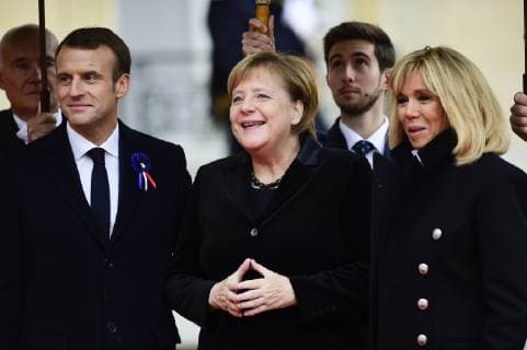 News Themen der Woche KW45 News Bilder des Tages Emmanuel Macron - president de la Republique sa femme Brigitte Macron et Angela Merkel - Chanceliere federal d Allemagne NEWS : Commemorations du 11 novembre - Diner des chefs d Etat a l Elysee - Paris - 11 11 2018 JBAutissier Panoramic 