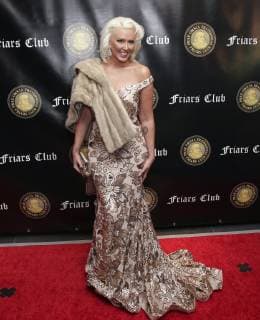 Krissy Ross arrives on the red carpet when the Friar s Club Honors Billy Crystal with their Entertainment Icon Award at The Ziegfeld Ballroom on November 12, 2018 in New York City.  NYP20181112145 JOHNxANGELILLO