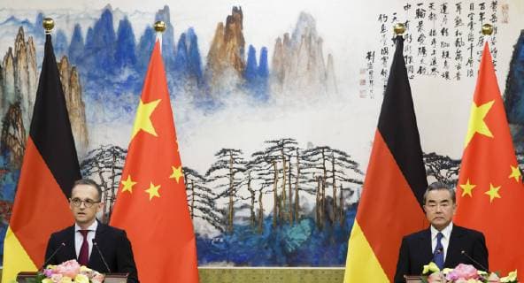 News Themen der Woche KW46 News Bilder des Tages Bundesaussenminister Heiko Maas (l), SPD, trifft den Aussenminister der Volksrepublik China, Wang Yi, und gibt eine Pressekonferenz, 13.11.2018, Peking. Peking China *** Federal Foreign Minister Heiko Maas l SPD meets the Foreign Minister of the Peoples Republic of China Wang Yi and gives a press conference 13 11 2018 Beijing Beijing Beijing China Copyright: xIngaxKjerx
