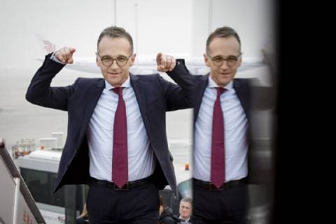 News Themen der Woche KW46 News Bilder des Tages Bundesaussenminister Heiko Maas, SPD, steigt in Flugzeug der Flugbereitschaft, welches ihn nach Berlin bringen wird, 13.11.2018, Peking. Peking China *** Federal Foreign Minister Heiko Maas SPD gets on plane of the Air Mission Wing which will bring him to Berlin 13 11 2018 Beijing Beijing China Copyright: xIngaxKjerx