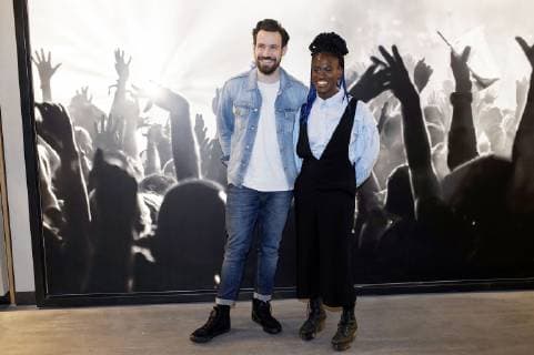 Jan Köppen und Ivy Quainoo beim Semmel Concerts Presselunch in der Verti Music Hall. Berlin, 13.11.2018