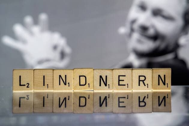 DEU; Deutschland, München, 16.11.2018: Der Verlag Langenscheidt sucht das ultimative Jugendwort des Jahres 2018. Per Voting im Internet wurde aus 30 Vorschlägen eine Top 10 ermittelt. Eine Experten-Jury kürte schließlich das Jugendwort - auch unter Berücksichtigung der gesellschaftlichen Relevanz. Kandidat unter den Top 30: lindnern - lieber etwas gar nicht machen, als etwas schlecht machen.