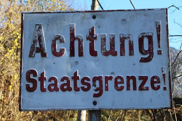 Grenze, Landesgrenze, Staatsgrenze Bayrisch Gmain, 11. 11. 2018 Grenzübergang in Bayern zwischen Grossgmain ( Ö) und Bayrisch Gmain ( D )