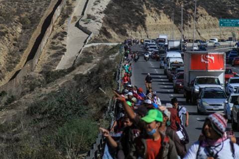 November 13, 2018 - EUM20181113NAC36.JPG.TIJUANA, BC., Migrants Migrantes-Caravana.- Tras un mes de travesia desde Honduras, este 30 de noviembre de 2018 llegaron a Tijuana nueve autobuses con casi 400 migrantes centroamericanos que forman parte de la primera caravana que busca pedir asilo al gobierno de Estados Unidos. En su peregrinaje, hubo incluso quienes subieron al muro fronterizo en forma de protesta. Foto: Agencia EL UNIVERSAL AFBV  - ZUMAu78_ 20181113_zaf_u78_130 Copyright: xJoebethxTerriquezx
