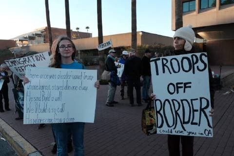 November 13, 2018 - Tucson, Arizona, USA - Pro immigrants rights protest in Tucson in support of the migrant caravan traveling through Mexico towards the US border. They denounced the stationing of US troops by President Trump on the border to hault the caravan if they reach the Arizona and support the migrants rights to apply for asylum. Tucson USA - ZUMAb411 20181113_zap_b411_011 Copyright: xChristopherxBrownx