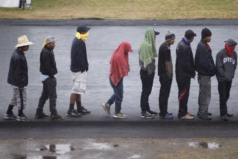 Central American migrants protect themselves from the cold due to an icy wave that affects the country, while they remain in the sports stadium Jesus Martinez Palillo , in Mexico City, Mexico, 14 November 2018 .The main contingent of the caravan of Central American migrants advance in groups through northwestern Mexico, still some 2,000 kilometers from Tijuana, where hundreds have already gathered before the watchful eye of the United States.A majority of members of the second caravan of Hondurans remain in Mexico City, where, according to the latest court of the capital authorities are about 1,200, who rest in a sports complex in the east of the capital. Migrant Caravan travels northwest of Mexico while US reinforces border !ACHTUNG: NUR REDAKTIONELLE NUTZUNG!  Copyright: xSashenkaxGutierrezx AME4019 20181114-636778148942602993