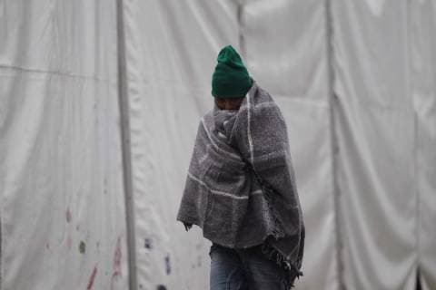 Central American migrants protect themselves from the cold due to an icy wave that affects the country, while they remain in the sports stadium Jesus Martinez Palillo , in Mexico City, Mexico, 14 November 2018 .The main contingent of the caravan of Central American migrants advance in groups through northwestern Mexico, still some 2,000 kilometers from Tijuana, where hundreds have already gathered before the watchful eye of the United States.A majority of members of the second caravan of Hondurans remain in Mexico City, where, according to the latest court of the capital authorities are about 1,200, who rest in a sports complex in the east of the capital. Migrant Caravan travels northwest of Mexico while US reinforces border !ACHTUNG: NUR REDAKTIONELLE NUTZUNG!  Copyright: xSashenkaxGutierrezx AME4017 20181114-636778148950727989