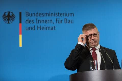 News Themen der Woche KW46 News Bilder des Tages Thomas Haldenwang waehrend der Vorstellung des neunen Pra??sidenten des Bundesamtes fu??r Verfassungsschutz am 15.11.2018 im Innenministerium in Berlin, Deutschland. Nachdem der fruehere Pr??sident Hans-Georg Maassen von seinem Posten entbunden wurde, ist nun der ehemalige Vize Thomas Haldenwang zum Praesidenten des Bundesamtes fu??r Verfassungsschutz ernannt worden. *** Thomas Haldenwang during the presentation of the new President of the Federal Office for the Protection of the Constitution on 15 11 2018 at the Ministry of the Interior in Berlin Germany After former President Hans Georg Maassen was relieved of his post, former Vice President Thomas Haldenwang has now been appointed President of the Federal Office for the Protection of the Constitution