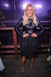 Jennifer Knaeble (in Irene Luft) beim BUNTE New Faces Award Style im Spindler & Klatt in Berlin