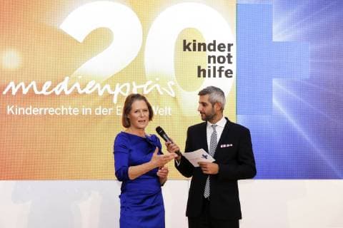 Christina Rau und Michel Abdollahi bei der 20. Verleihung des Medienpreises Kinderrechte in der Einen Welt der Kindernothilfe im Schloss Bellevue. Berlin, 15.11.2018
