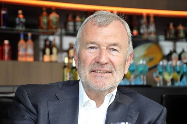Eröffnung des neuen Motel One in Saarbrücken am Donnerstag (12.05.2011). Hier im Bild: Motelchef Dieter Müller in der Lounge des Motels.
