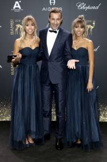 Entertainment Bilder des Tages Kai Pflaume mit Lisa & Lena bei der 70. Bambi-Verleihung 2018 im Stage Theater am Potsdamer Platz. Berlin, 16.11.2018