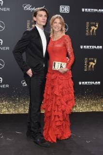 Ursula Karven mit Sohn Christopher Veres BAMBI 2018 - Roter Teppich im Theater am Potsdamer Platz in Berlin am 16.11.2018
