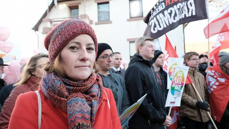 17.11.2018, xkhx, Büdingen NPD in Büdingen (Wetterau) in der Willi-Zinkmann-Halle Europa-Parteitag Gegendemonstrationen Janine Wissler Landtagsabgeordnete DIE LINKE Hessen