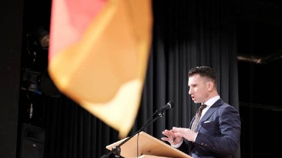 17.11.2018, xkhx, Büdingen NPD in Büdingen (Wetterau) in der Willi-Zinkmann-Halle Europa-Parteitag Der Vorsitzende der rechtsextremen NPD, Frank Franz, ist in seinem Amt bestätigt
