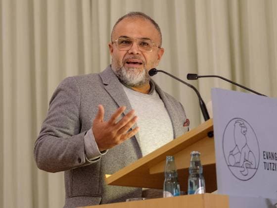 Ali Ertan TOPRAK, Praesident der Bundesarbeitsgemeinschaft der Immigrantenverbaende e.V. und Bundesvorsitzender der Kurdischen Gemeinde Deutschlands. Herbsttagung Politischer Club, Evangelische Akademie Tutzing zum Thema: Streit um Heimat am 17.11.2018 in Tutzing E V A N G E L I S C H E A K A D E M I E T U T Z I N G Deutschland.
