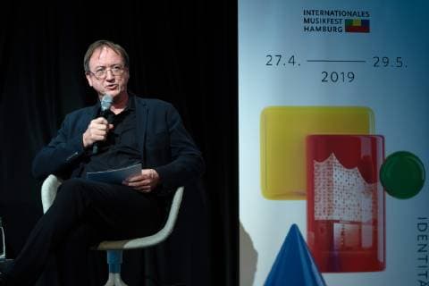 Achim Dobschall, Leiter des Bereichs Orchester, Chor, Konzerte des NDR - Portrait Porträt;Pressekonferenz Elbphilharmonie Elphi zu Internationales Musikfest Hamburg 2019 in Kooperation mit Hamburgerische Staatsoper Hamburg, Hamburg Hamburg Deutschland Kaistudio 1 der Elbphilharmonie