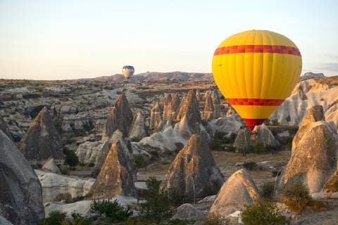 Türkei, Kappadokien, Göreme, Heißluftballons über die Märchenhaften Landschaften Kappadokiens *** Turkey Cappadocia Göreme hot air balloons about the fairytale landscapes of Cappadocia