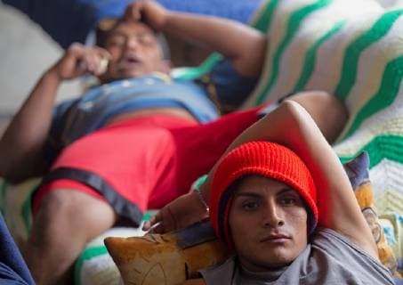 Members of the second caravan of Central Americans migrants remain in the shelter El Refugio in the municipality of Tlaquepaque, state of Jalisco, Mexico, 20 November 2018. Tired and with children on their backs, dozens of Central Americans straggled from the second Central American migrant caravan, today are faced with the dilemma of forgetting the American dream or seeking refuge in Mexico. EFE Francisco Guasco Lagging Central Americans migrants consider following the US or staying in Mexico !ACHTUNG: NUR REDAKTIONELLE NUTZUNG!  Copyright: xFranciscoxGuascox AME8189 20181121-636783699575071200