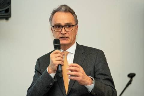 Andreas Rieckhof, Staatsrat der Verkehrsbehörde - Portrait Porträt;Fahrradwerkstatt mit dem Ersten Bürgermeister Dr. Peter Tschentscher - Pressetermin zu Stand und Ergebnissen der Radverkehrsförderung in den, Hamburg Hamburg Deutschland Energiebunker Wilhelmsburg