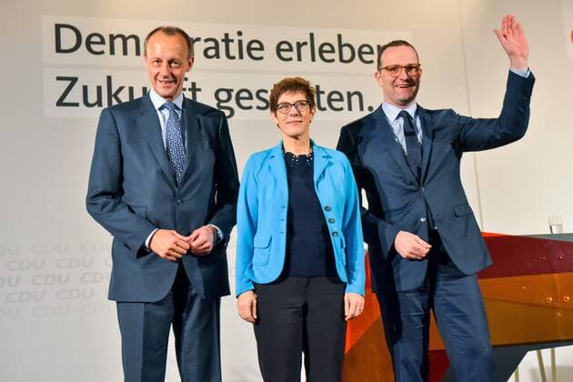 CDU-Regionalkonferenz in Thüringen Im Kampf um den CDU-Parteivorsitz sind bei der ersten CDU-Regionalkonferenz im Osten Deutschlands die drei aussichtsreichsten Kandidaten zu Gast in Thüringen. In Seebach bei Eisenach (Wartburgkreis) waren am Mittwoch, 21. November, Gesundheitsminister Jens Spahn, CDU-Generalsekretärin Annegret Kramp-Karrenbauer sowie der frühere Unionsfraktionschef Friedrich Merz zu Gast. Vor mehr als 700 angemeldeten Teilnehmern tauschten die Kandidaten,die um den Parteivorsitz der CDU wetteifern, ihre Argumente aus und beantworteten Fragen der Teilnehmer., Seebach Thüringen Deutschland *** CDU Regional Conference in Thuringia In the fight for CDU party chairmanship at the first CDU regional conference in eastern Germany, the three most promising candidates will be guesting in Thuringia Health Minister Jens Spahn CD