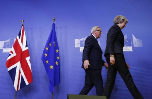 News Themen der Woche KW47 News Bilder des Tages (181121) -- BRUSSELS, Nov. 21, 2018 -- European Commission President Jean-Claude Juncker (L) walks with British Prime Minister Theresa May during their meeting in Brussels, Belgium, on Nov. 21, 2018. ) BELGIUM-BRUSSELS-EUROPEAN COMMISSION-PRESIDENT-UK-PM-MEETING YexPingfan 