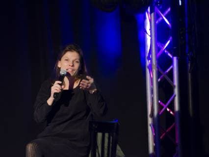 Sexismus in den Medien - Vortrag und Diskussion Dr. Stevie Meriel Schmiedel, Vorstandsvorsitzende, Geschaeftsfuehrerin und Pressesprecherin bei Pinkstinks, spricht am 21.11.2018 in Flensburg im Kuehlhaus *** Sexism in the Media Lecture and Discussion Dr Stevie Meriel Schmiedel Chief Executive Officer and Press Spokeswoman at Pinkstinks speaks on 21 11 2018 in Flensburg im Kuehlhaus