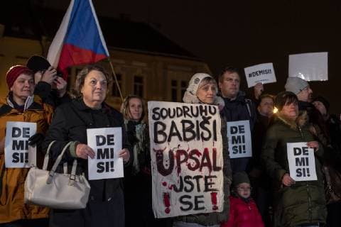 News Bilder des Tages Hundreds of people demonstrated in the centre of Hradec Kralove, Czech Republic, on November 22, 2018, demanding Andrej Babis s resignation as prime minister mainly over the developments in the Capi hnizdo case of a suspected EU subsidy fraud. (CTKxPhoto DavidxTanecek) CTKPhotoP201811220809101  TAD 001
