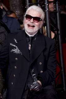 Entertainment Bilder der Woche KW47 Entertainment Bilder des Tages Karl Lagerfeld - Couturier Createur CELEBRITES : Inauguration des Illuminations de Noel Champs Elysees - Paris - 11 22 2018 JBAutissier Panoramic 